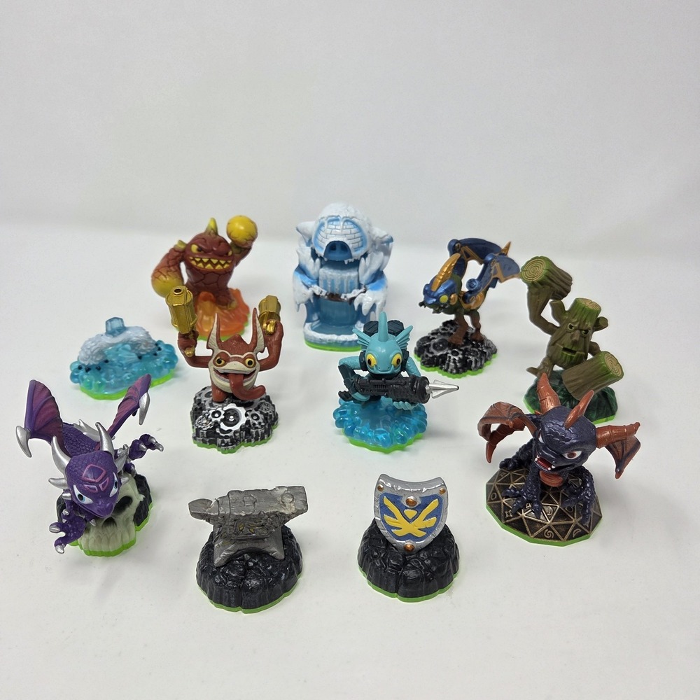 Lot 10 Skylanders Spyros Trigger Happy Eruptor Drobot Cynder Ice Cave + Extras